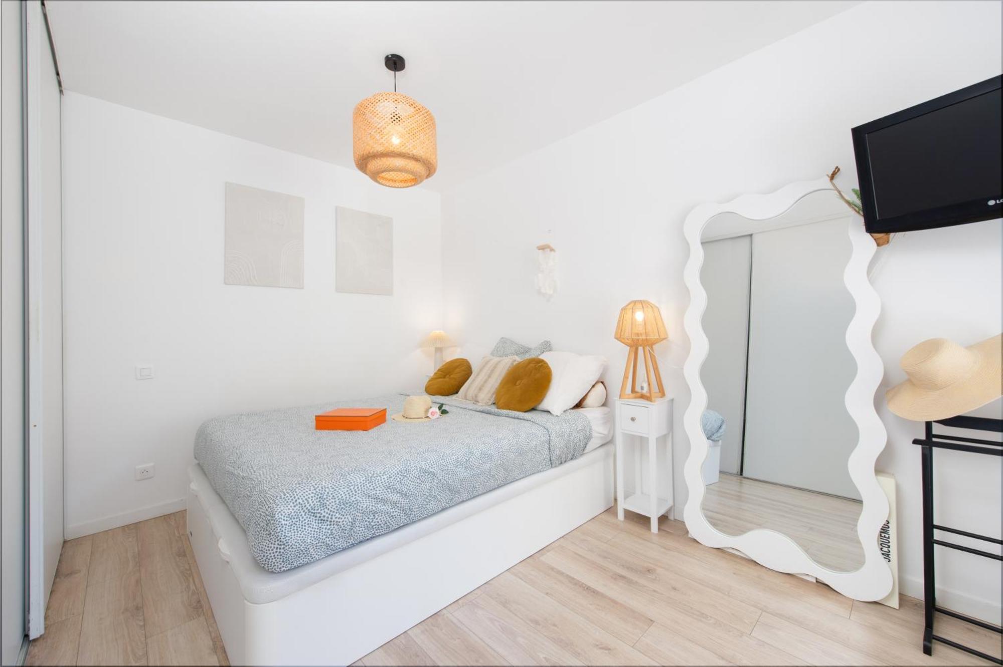 Appartement Pierre De Gemmes - Agreable Deux Pieces - - Parking Gratuit *