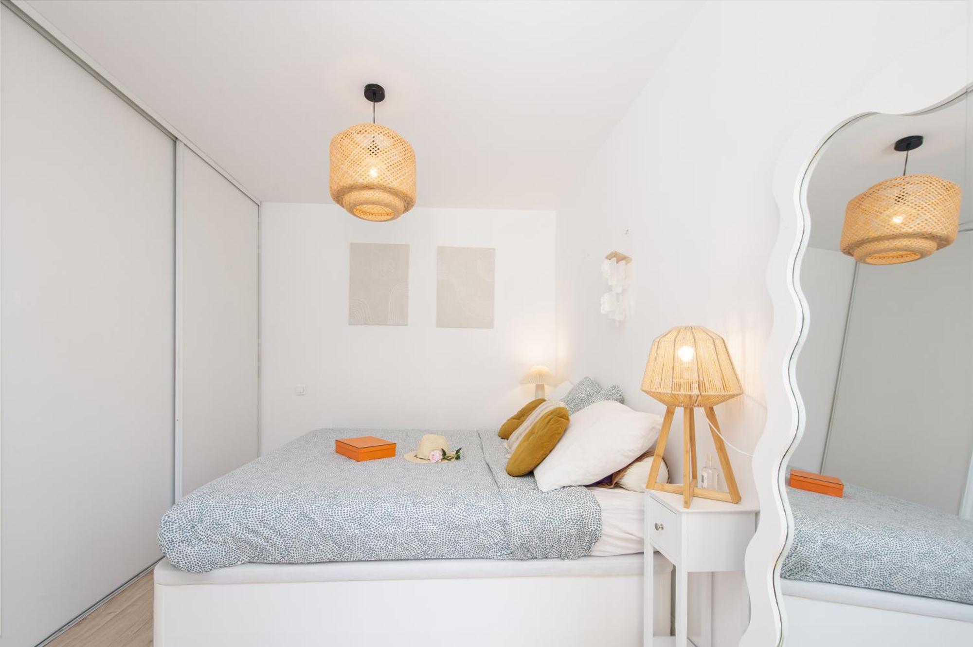 Appartement Pierre De Gemmes - Agreable Deux Pieces - - Parking Gratuit
