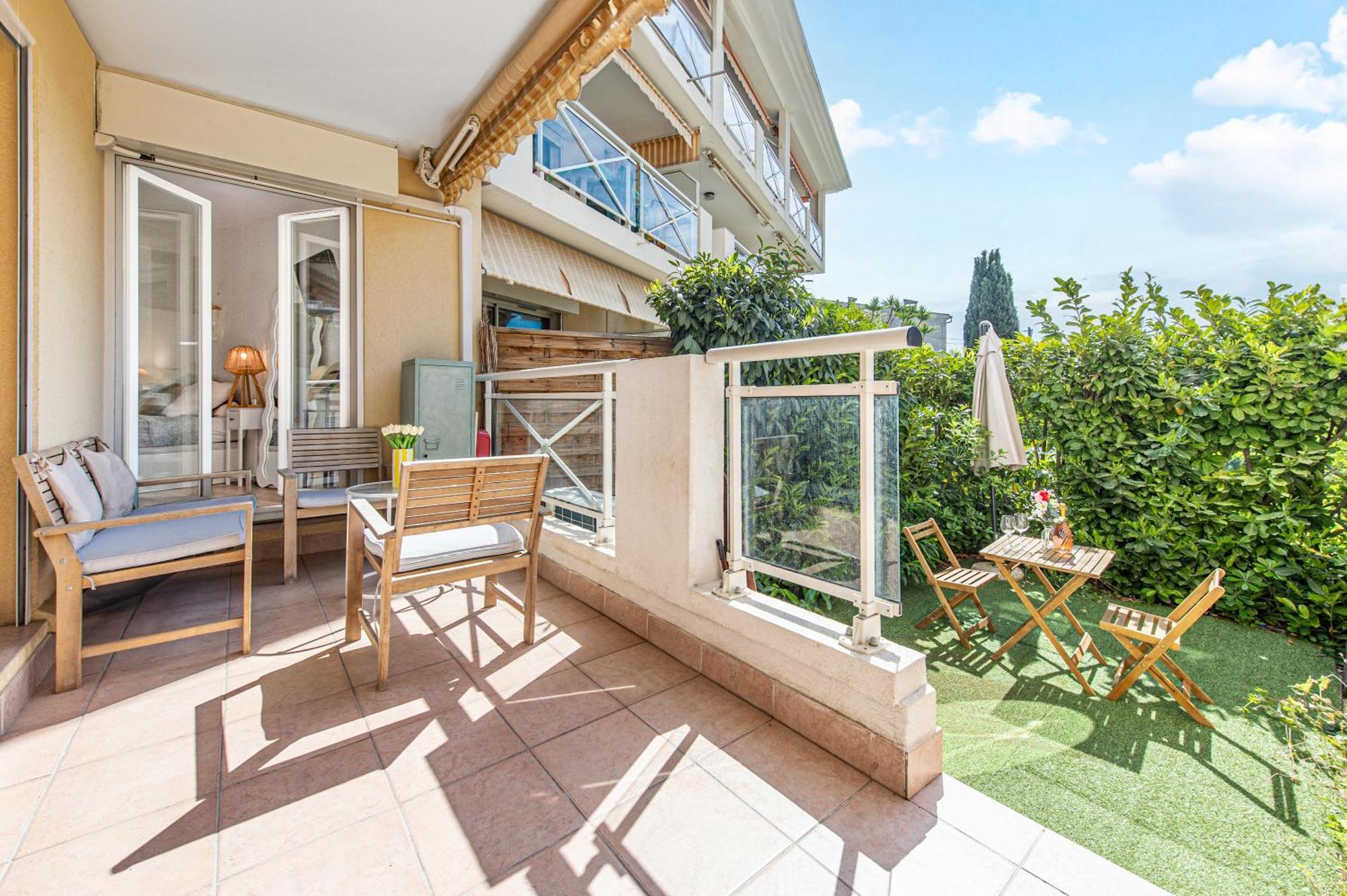 Pierre De Gemmes - Agreable Deux Pieces - - Parking Gratuit Appartement *