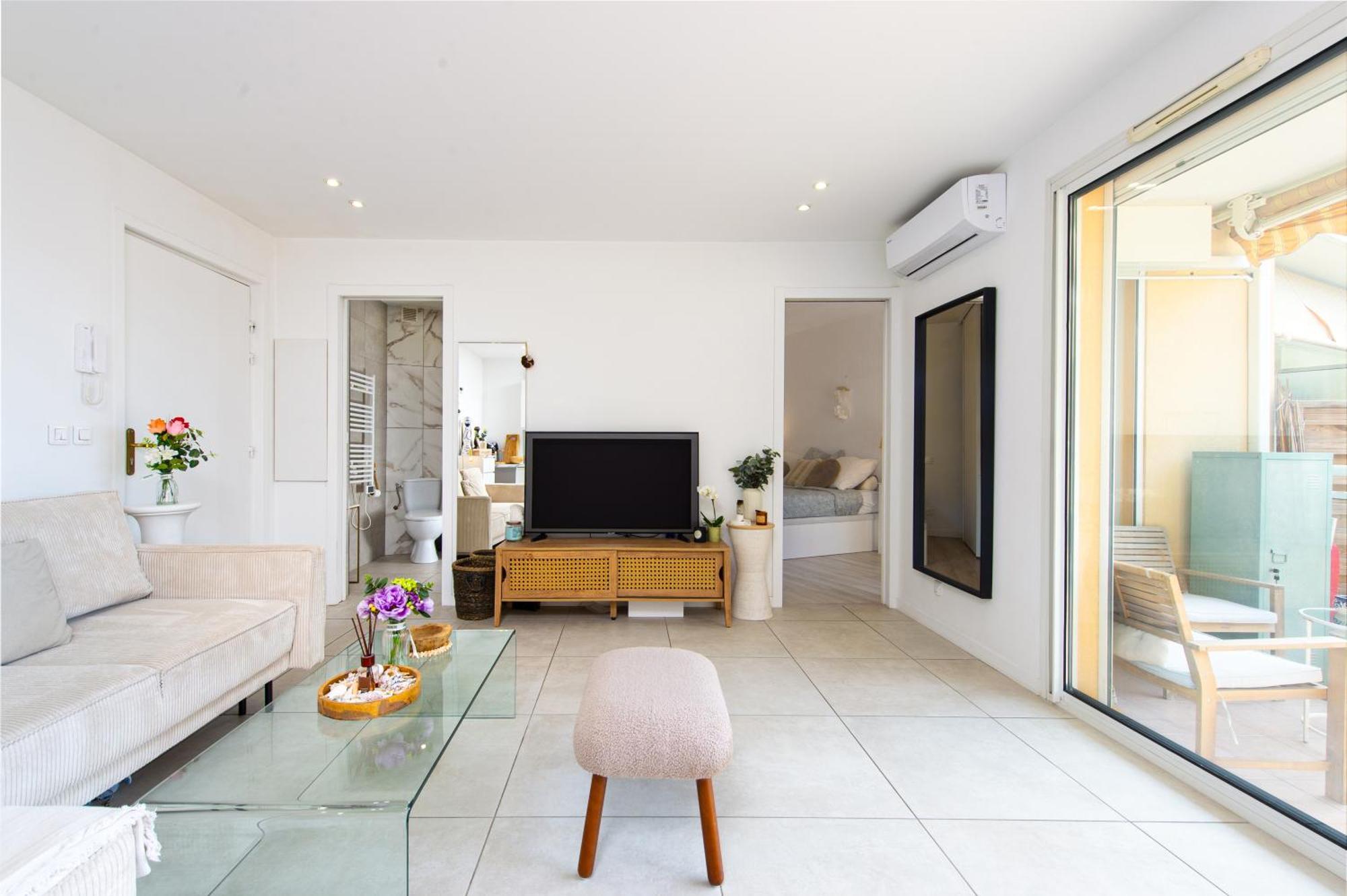 Pierre De Gemmes - Agreable Deux Pieces - - Parking Gratuit Appartement *